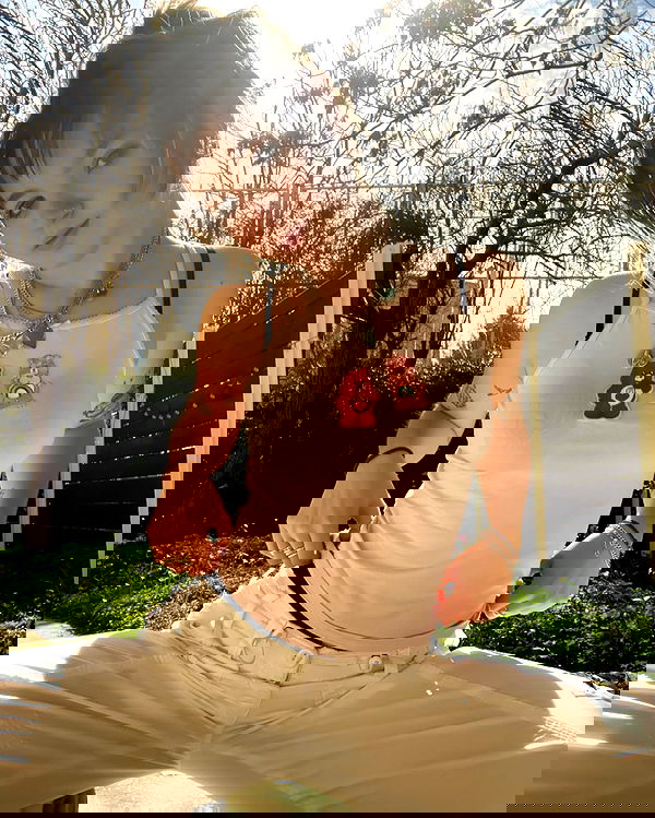 _femalien image ~ Altpins