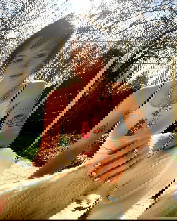 _femalien image ~ Altpins