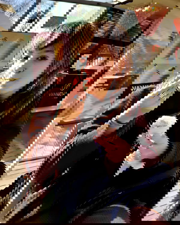 _femalien image ~ Altpins