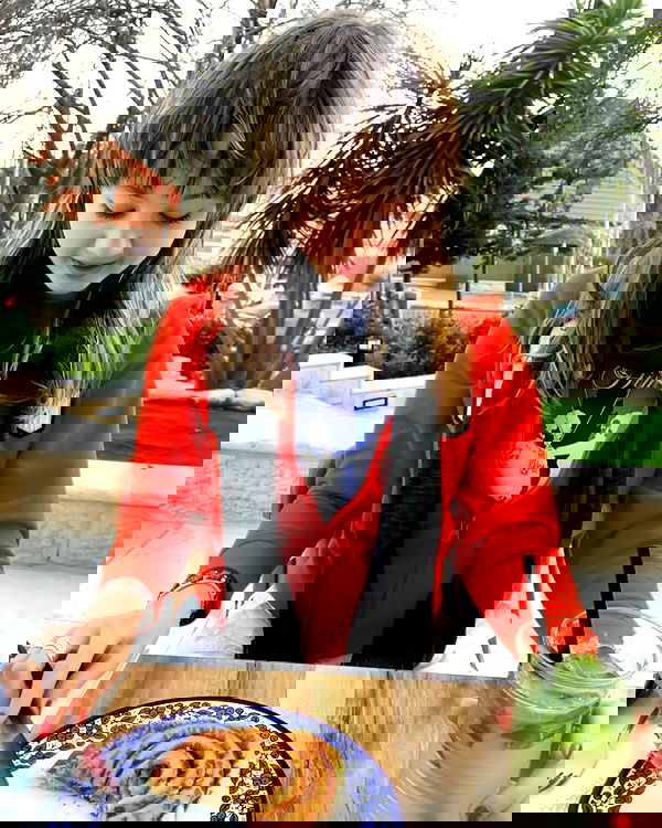 _femalien image ~ Altpins