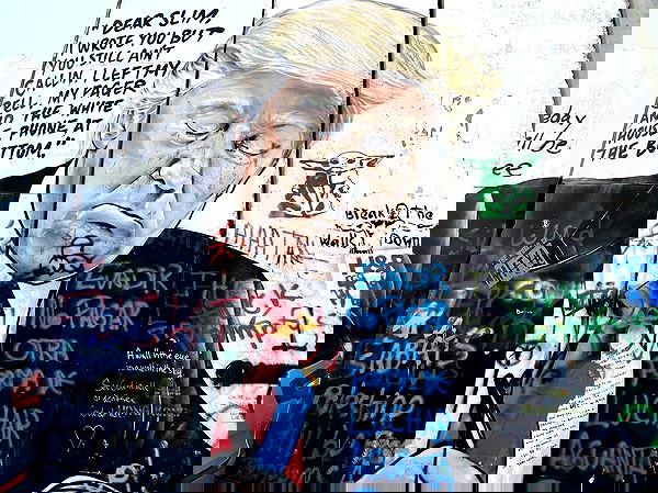 _femalien image ~ Altpins