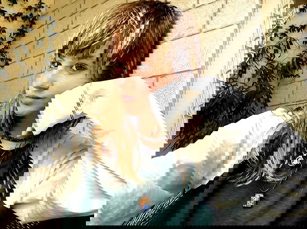 _femalien image ~ Altpins