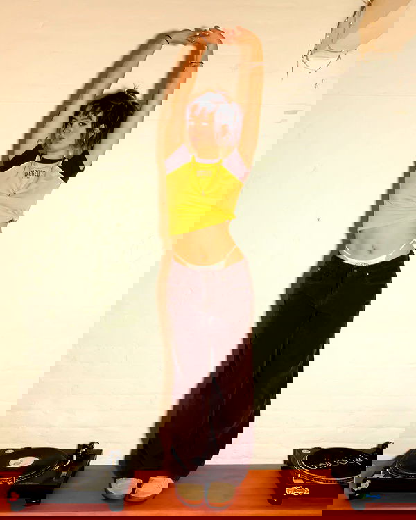 _femalien image ~ Altpins