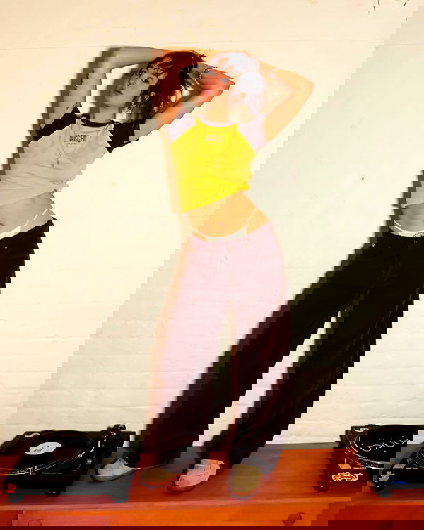 _femalien image ~ Altpins