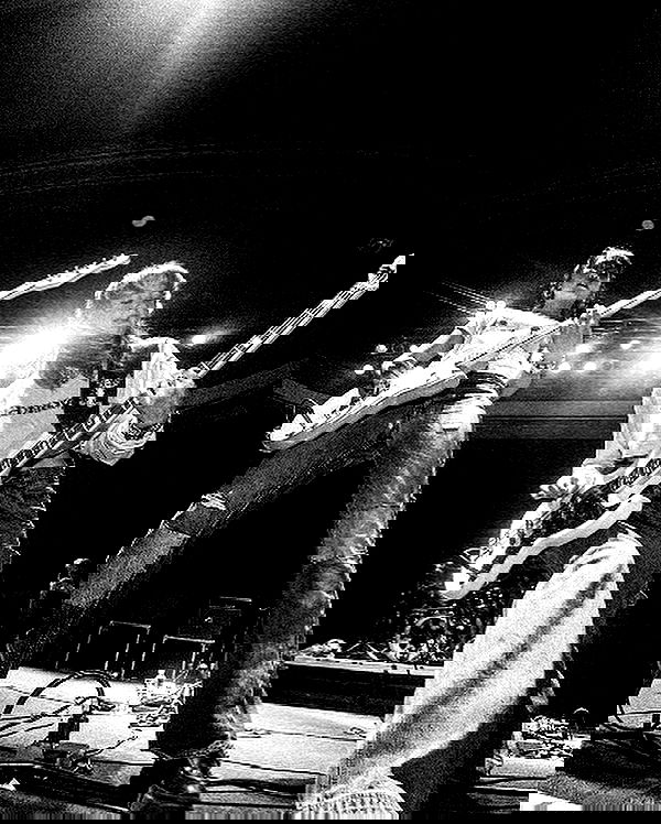 _femalien image ~ Altpins