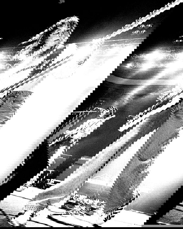 _femalien image ~ Altpins