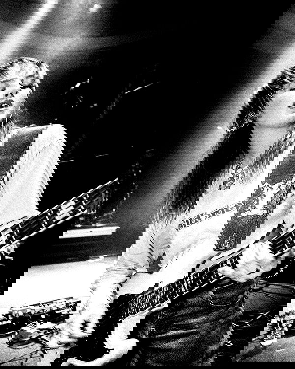 _femalien image ~ Altpins