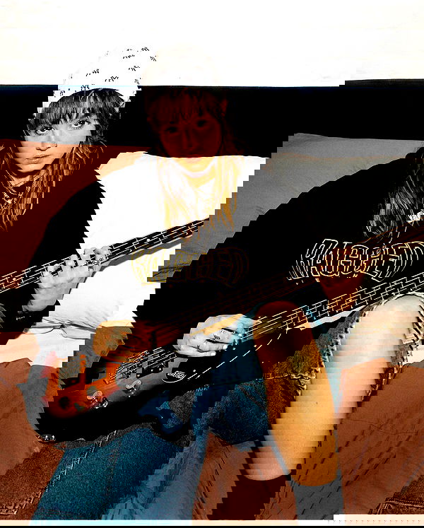 _femalien image ~ Altpins