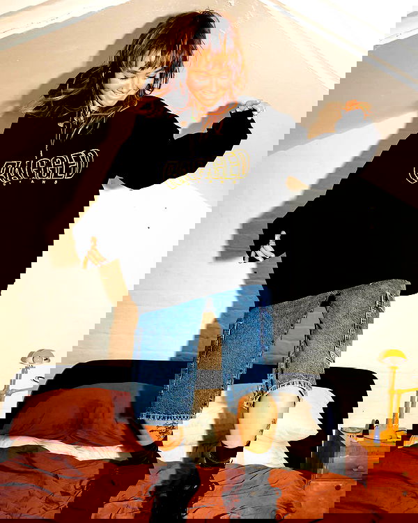 _femalien image ~ Altpins