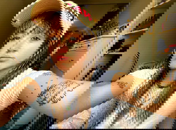 _femalien image ~ Altpins