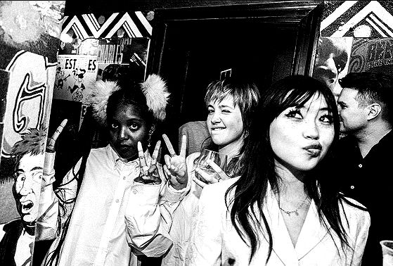 _femalien image ~ Altpins