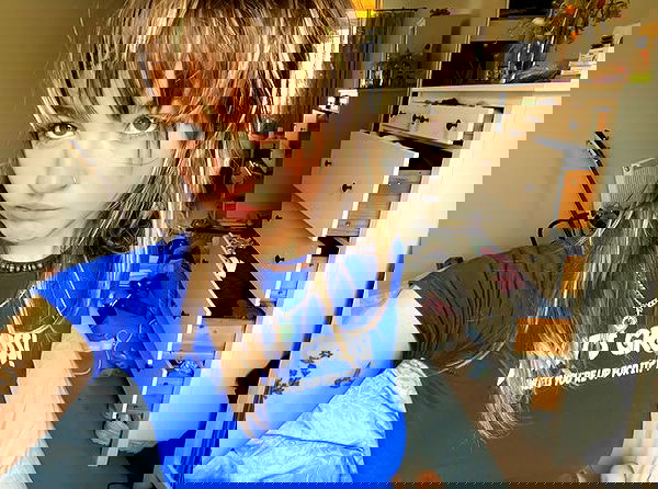 _femalien image ~ Altpins