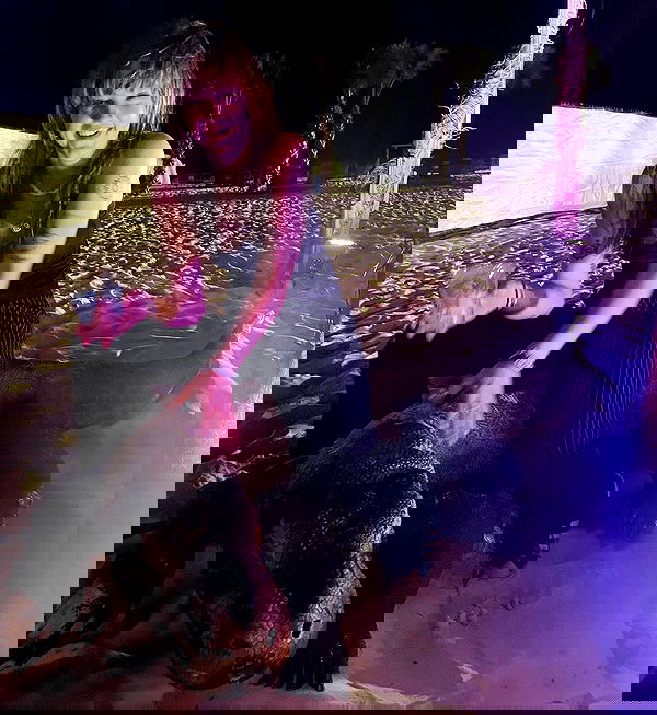 _femalien image ~ Altpins