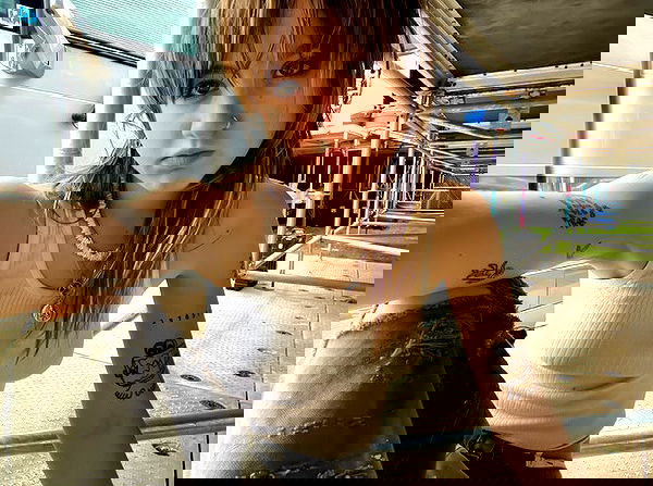 _femalien image ~ Altpins