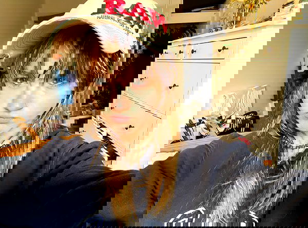 _femalien image ~ Altpins