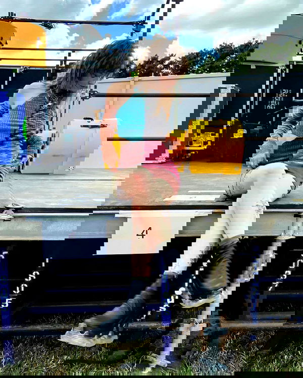 _femalien image ~ Altpins