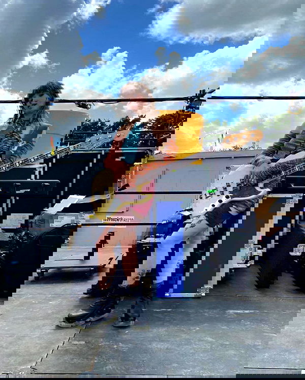 _femalien image ~ Altpins