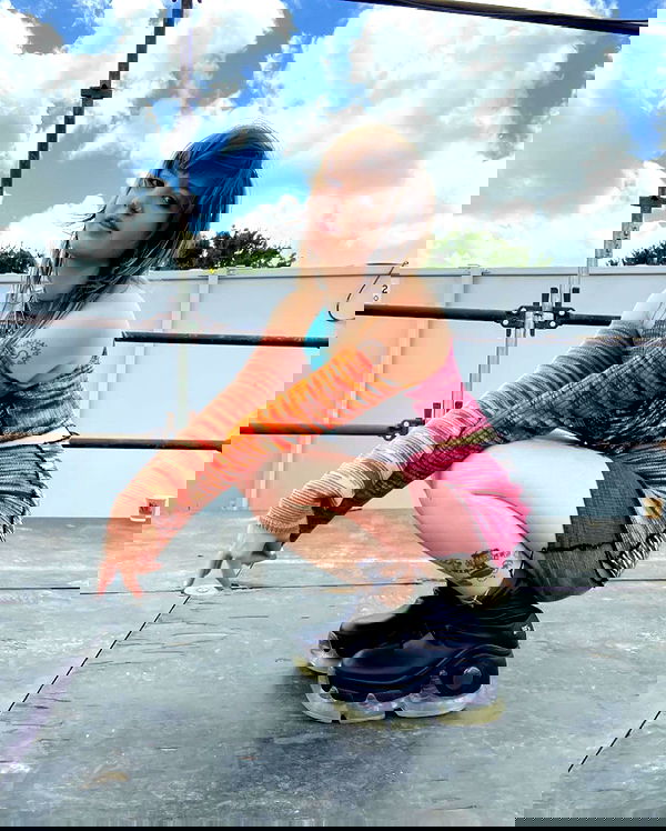 _femalien image ~ Altpins