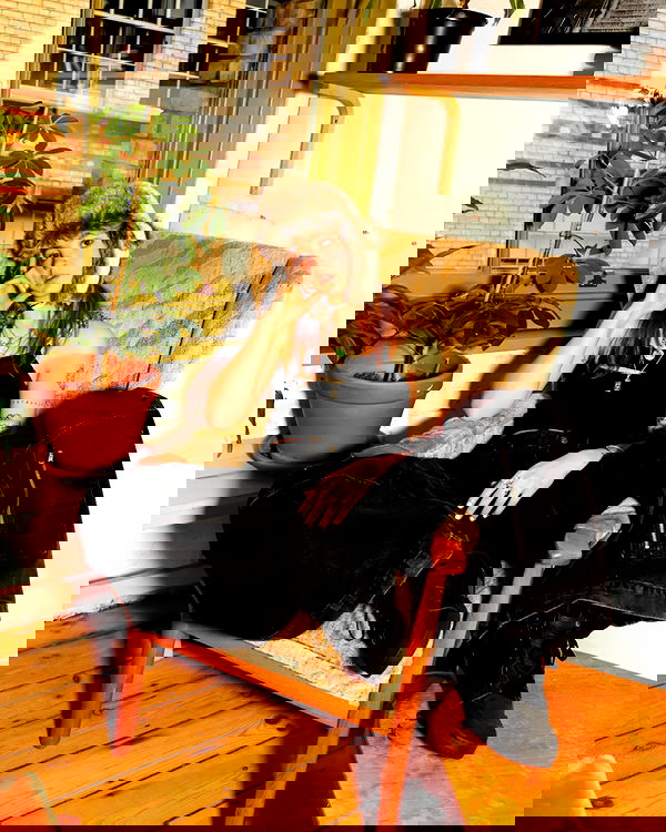 _femalien image ~ Altpins