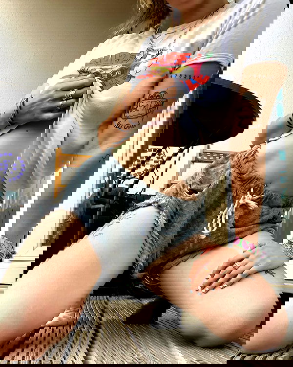 _femalien image ~ Altpins