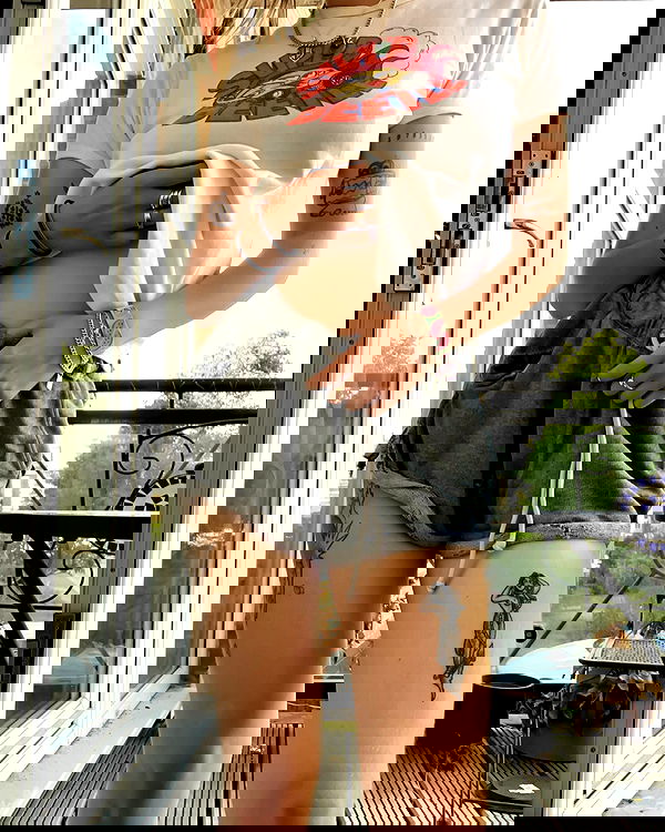 _femalien image ~ Altpins