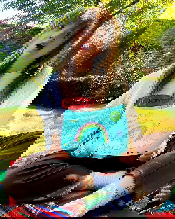 _femalien image ~ Altpins