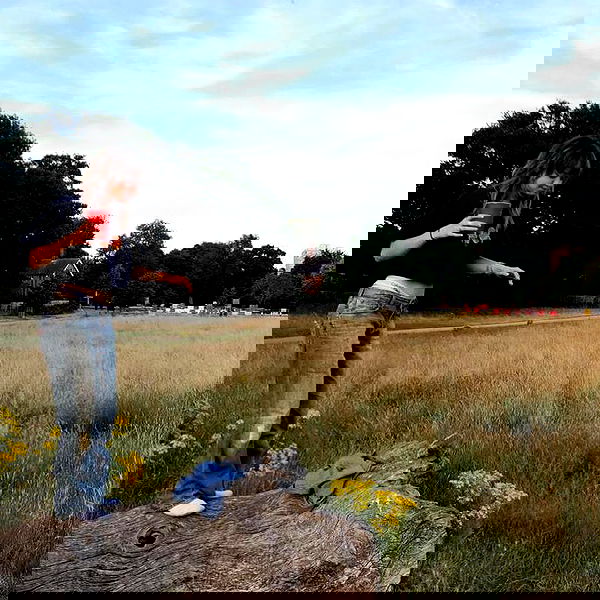 _femalien image ~ Altpins