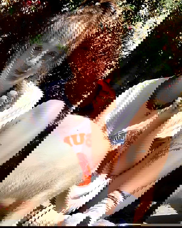 _femalien image ~ Altpins