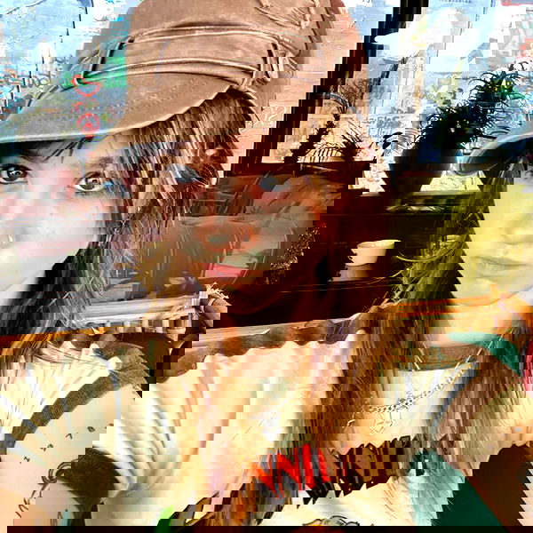 _femalien image ~ Altpins