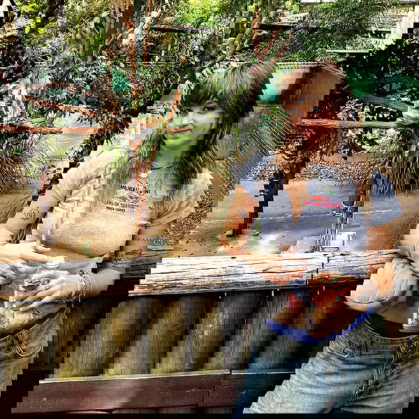 _femalien image ~ Altpins