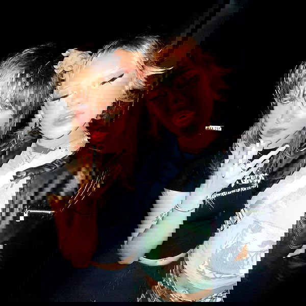 _femalien image ~ Altpins