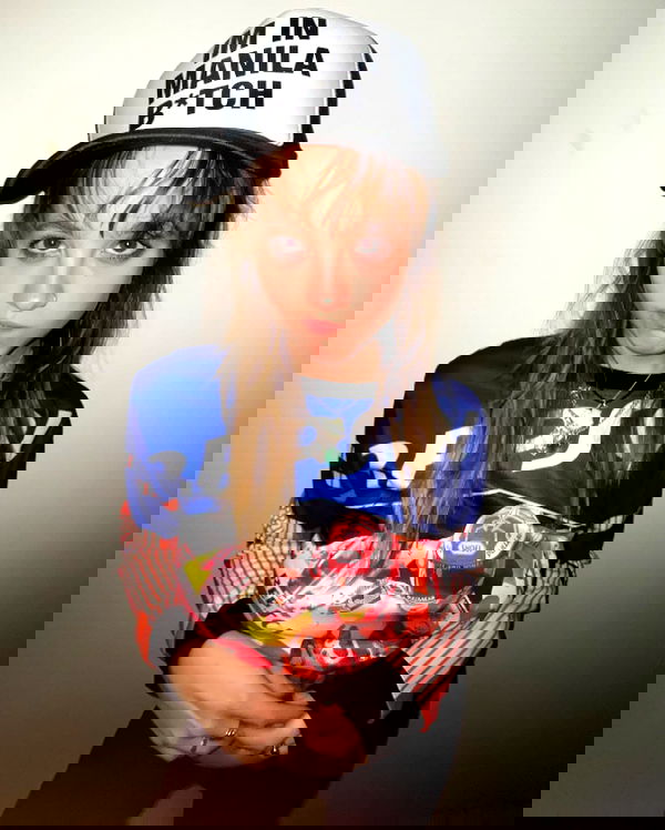 _femalien image ~ Altpins