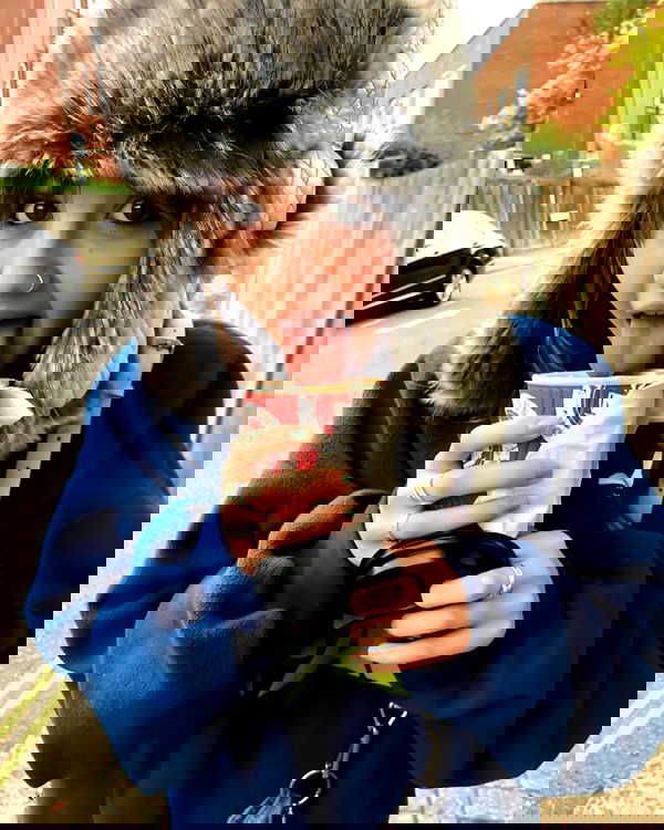 _femalien image ~ Altpins