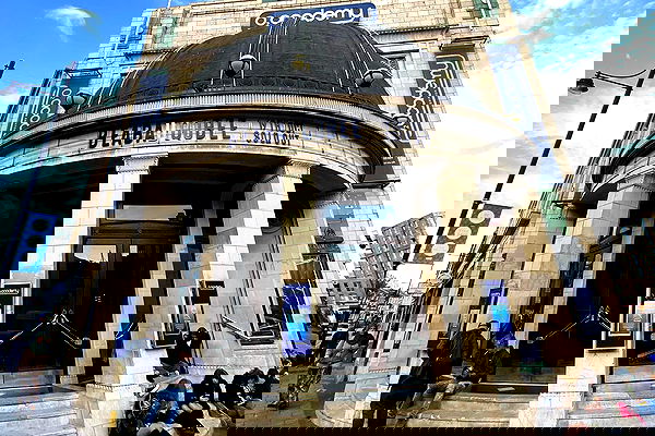 _femalien image ~ Altpins