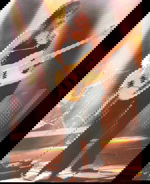 _femalien image ~ Altpins