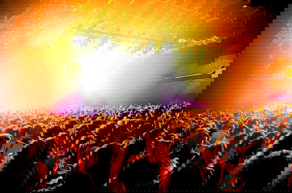 _femalien image ~ Altpins