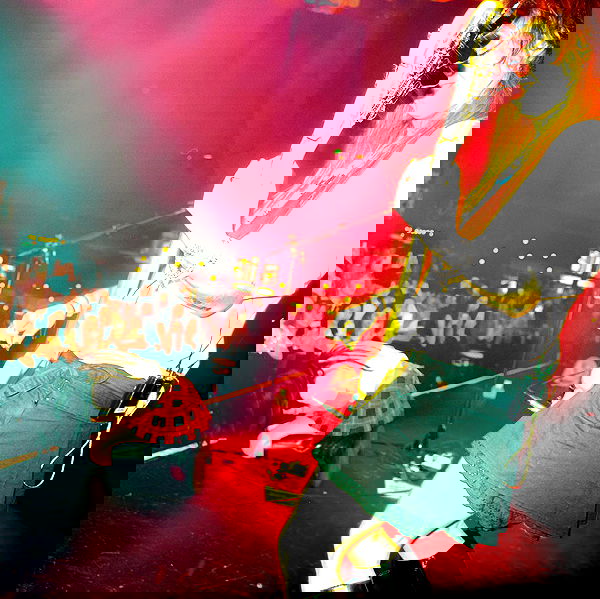 _femalien image ~ Altpins