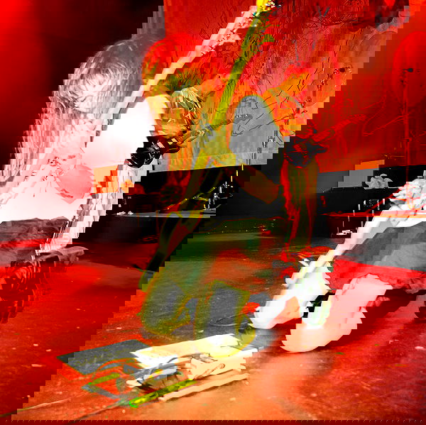 _femalien image ~ Altpins