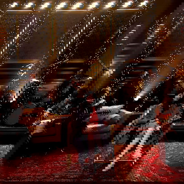 _femalien image ~ Altpins