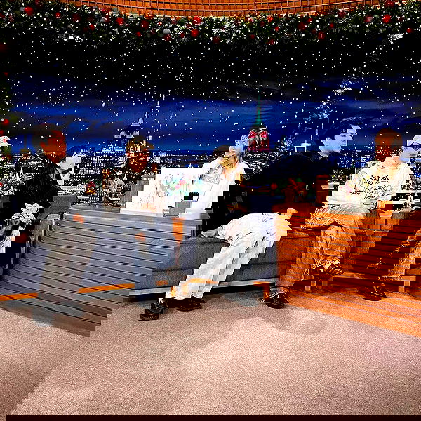 _femalien image ~ Altpins