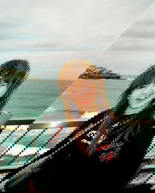 _femalien image ~ Altpins