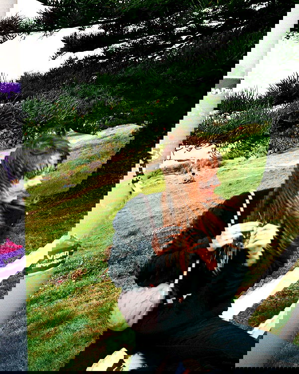 _femalien image ~ Altpins