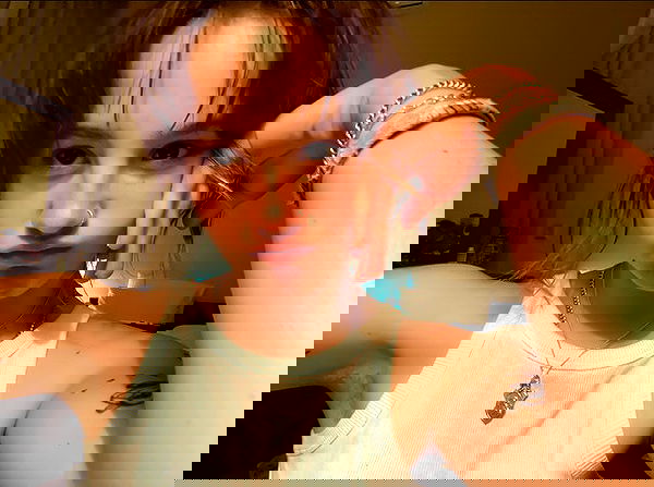 _femalien image ~ Altpins