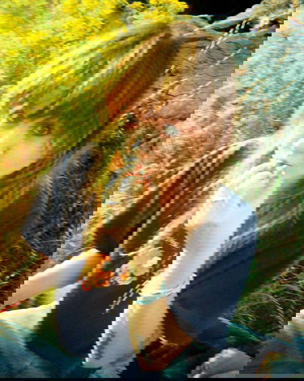 _femalien image ~ Altpins