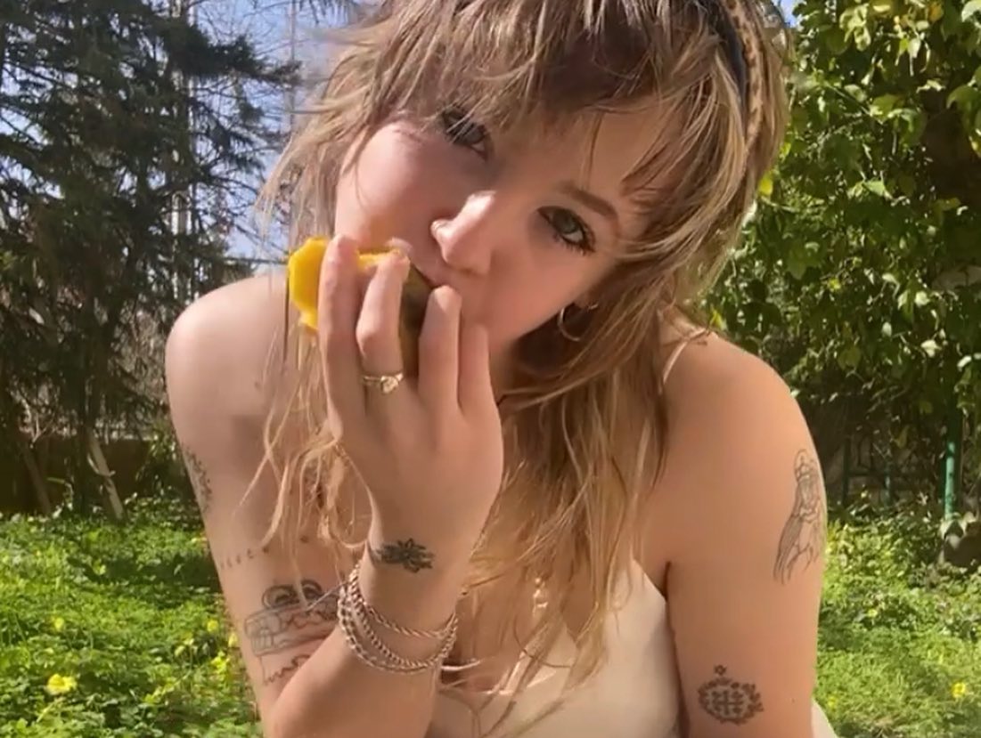 _femalien instagram image archive image