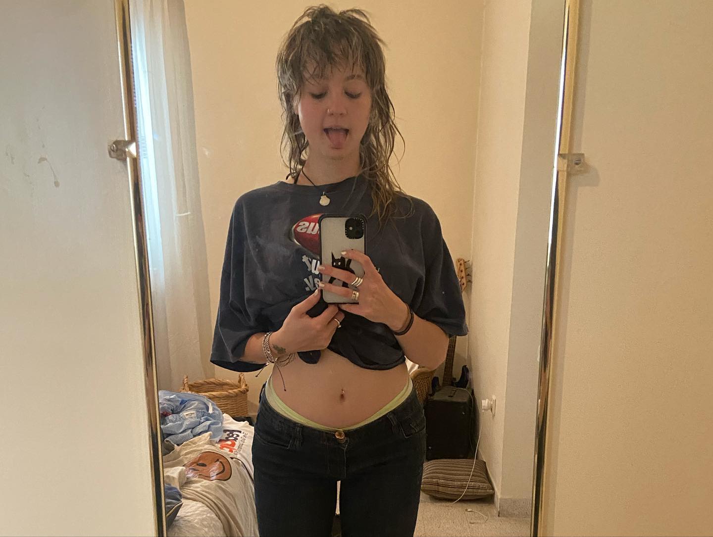 _femalien instagram image archive image