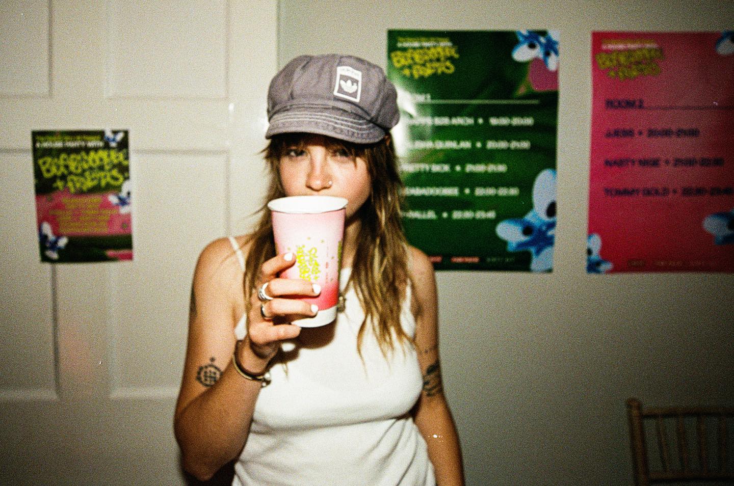 _femalien instagram image archive image