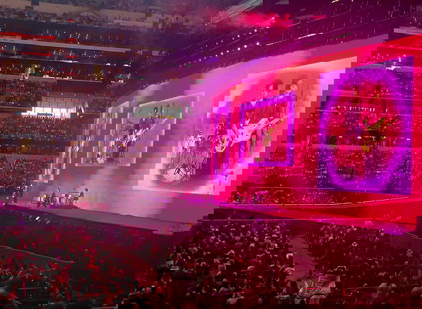 _femalien image ~ Altpins