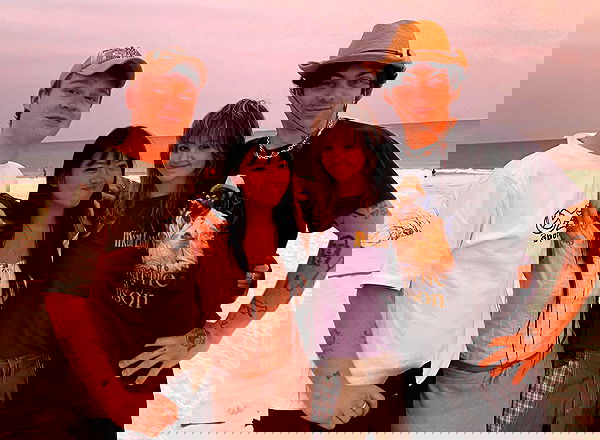 _femalien image ~ Altpins