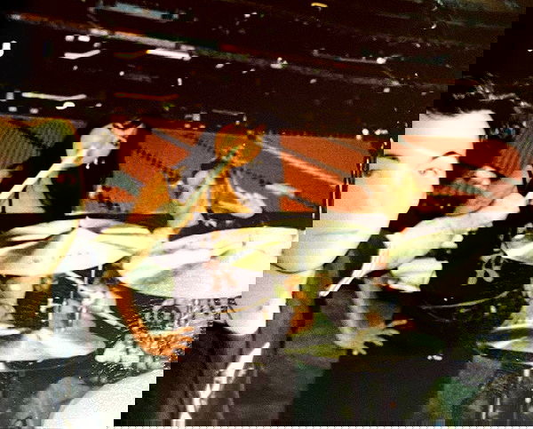 _femalien image ~ Altpins